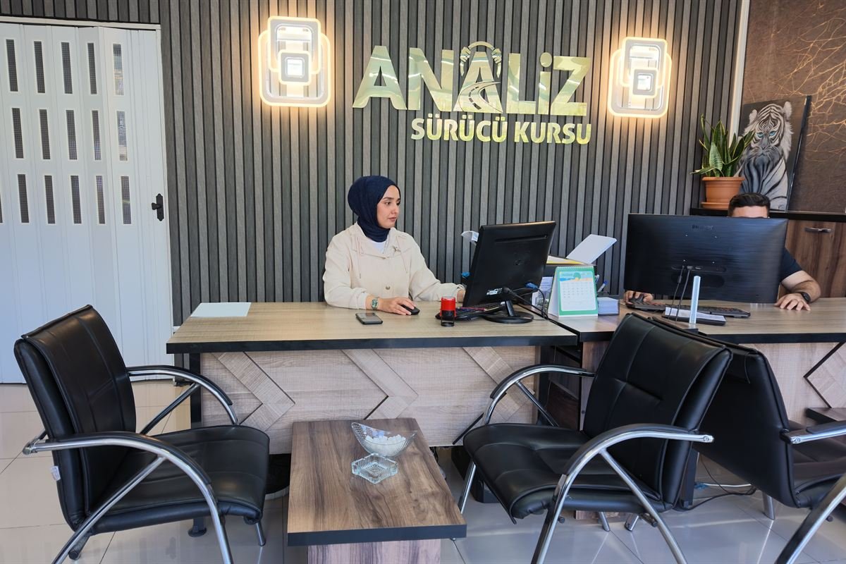 Analiz Sürücü Kursu kayıt ve danışma bankosu